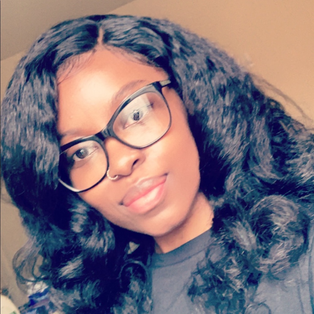 Meet your Posher, Cassandra